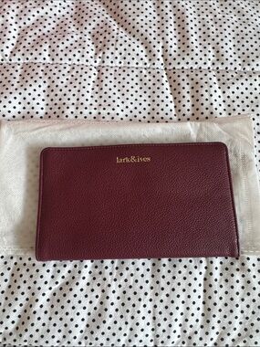 lark & ives Burgundy Leather Zip Wallet